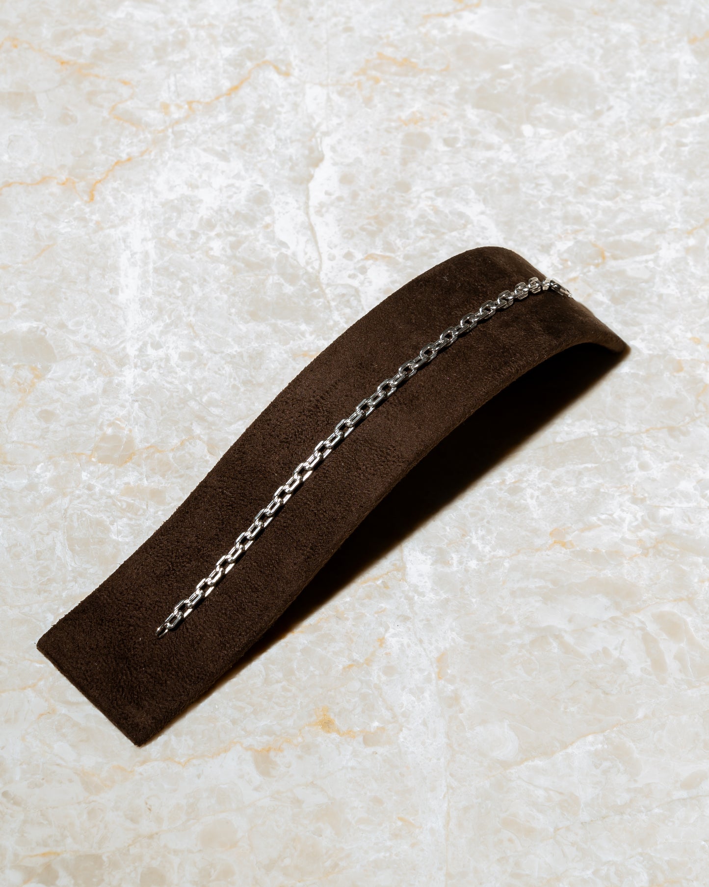 Oval Bracelet (9K White Gold)