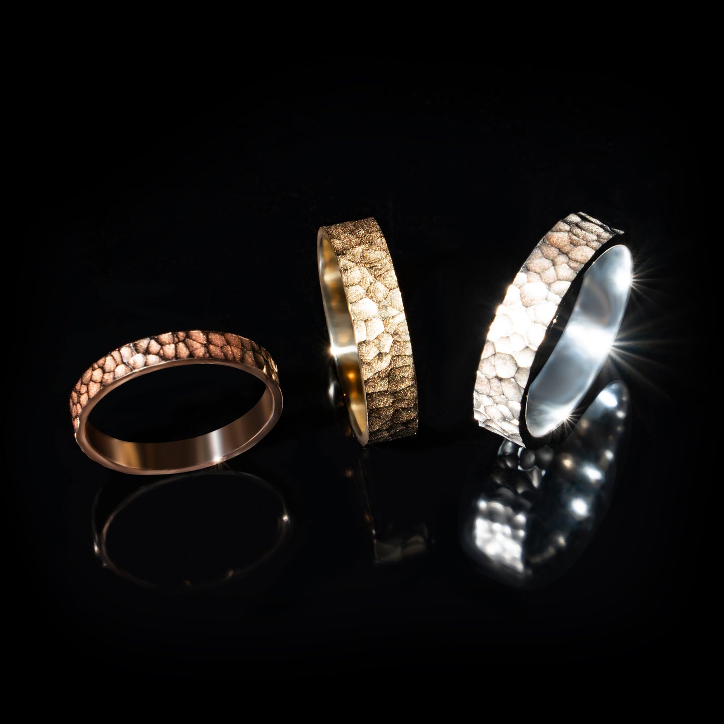 Hammered Band - Yellow Gold