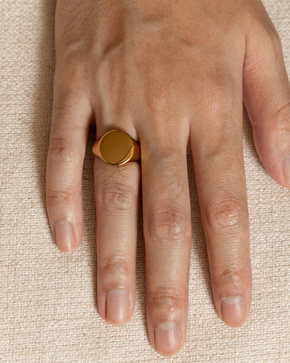 M&M Round Signet Ring - Mark & Metal
